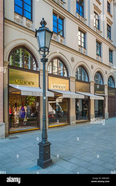 gucci monaco di baviera|La Maximilianstrasse a Monaco di Baviera .